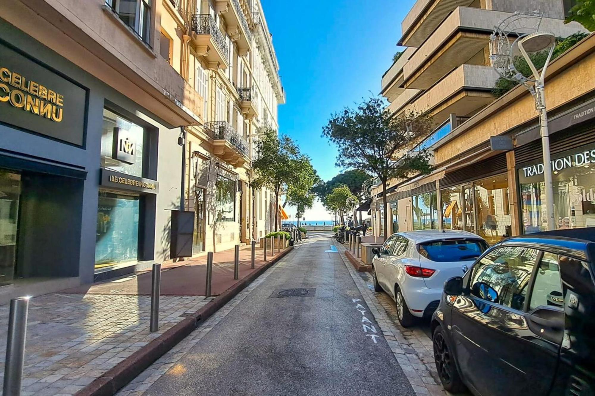 Near Palais! Studio In With Ac & Terrace - Benakey Appartement *