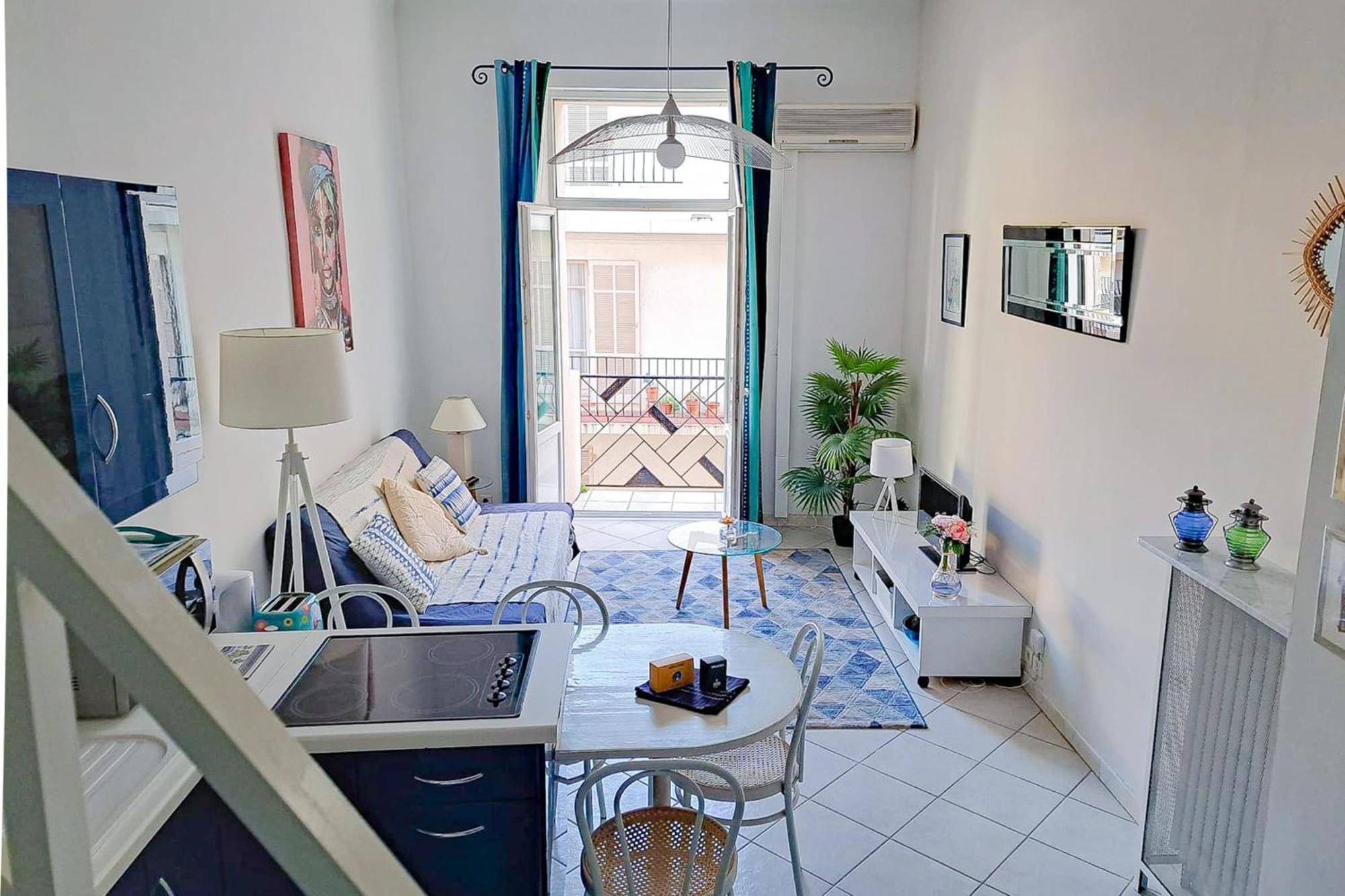 Near Palais! Studio In With Ac & Terrace - Benakey Appartement